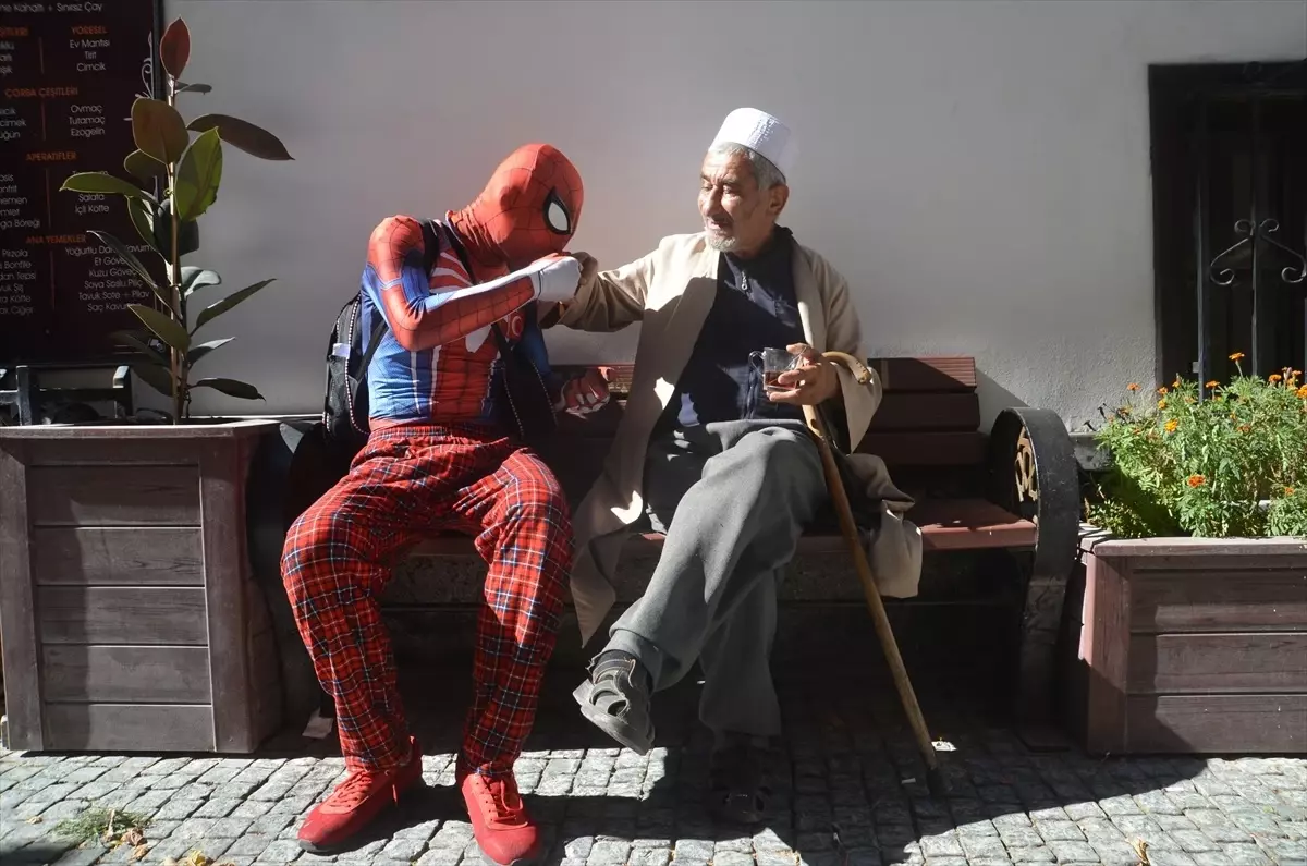 Örümcek Adam Türkiye’yi Geziyor