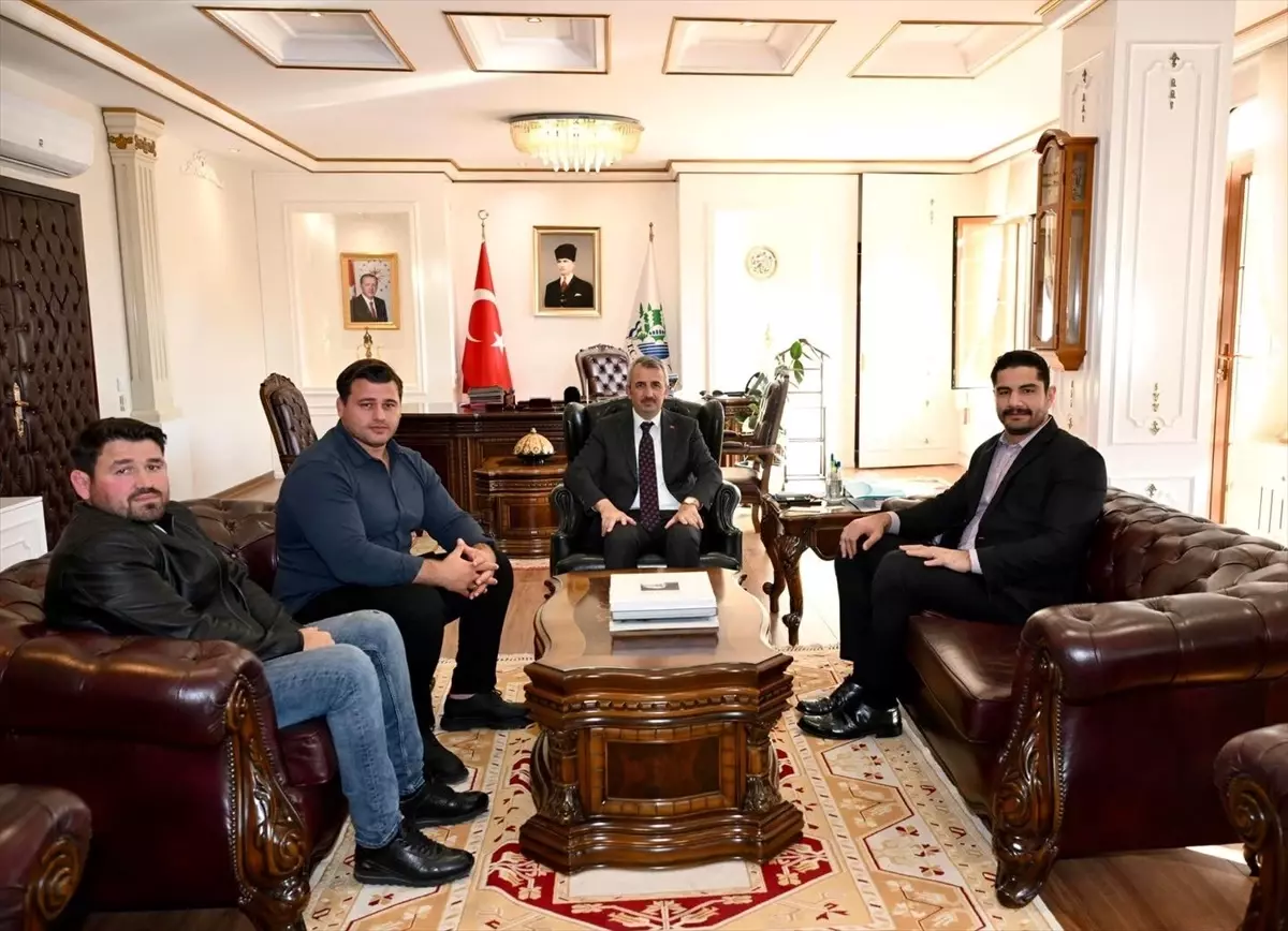 Vali Sezer, Güreşçiler Akgül ve Kayaalp’i Ağırladı