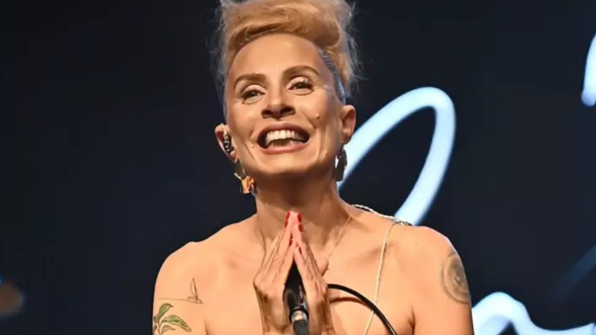 Zeynep Casalini’den itiraf: “Beni intihardan Sezen Aksu kurtardı”