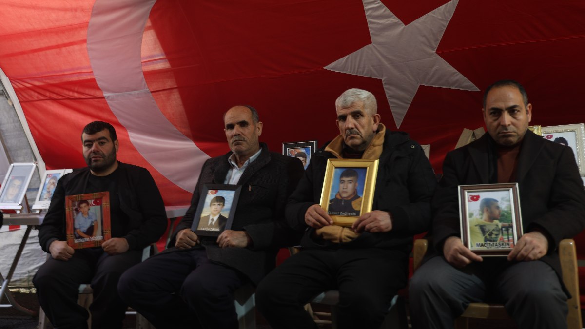 Diyarbakır’da evlat nöbeti tutan baba: Kürtlerin en büyük düşmanı, PKK örgütüdür