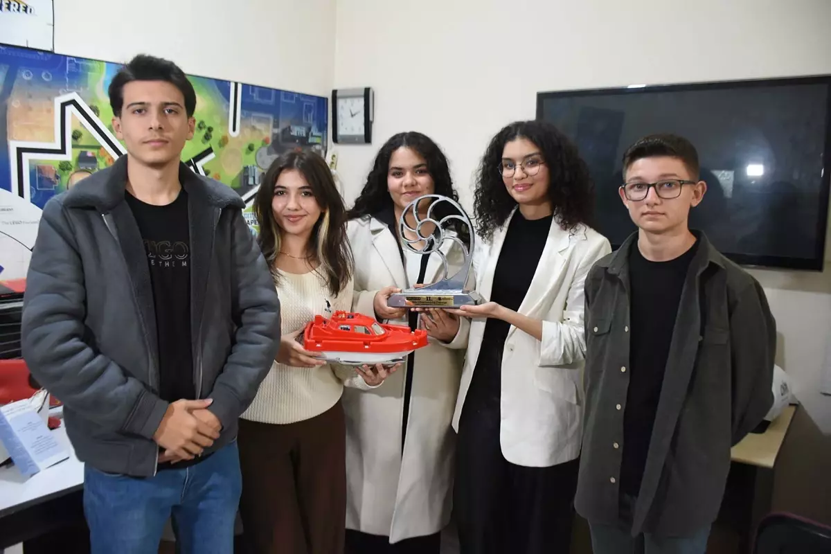 İZMİR Meslek liseliler, Robot ve Matematik Olimpiyatları’ndan ödüllerle döndü (VİDEO EKLENDİ)