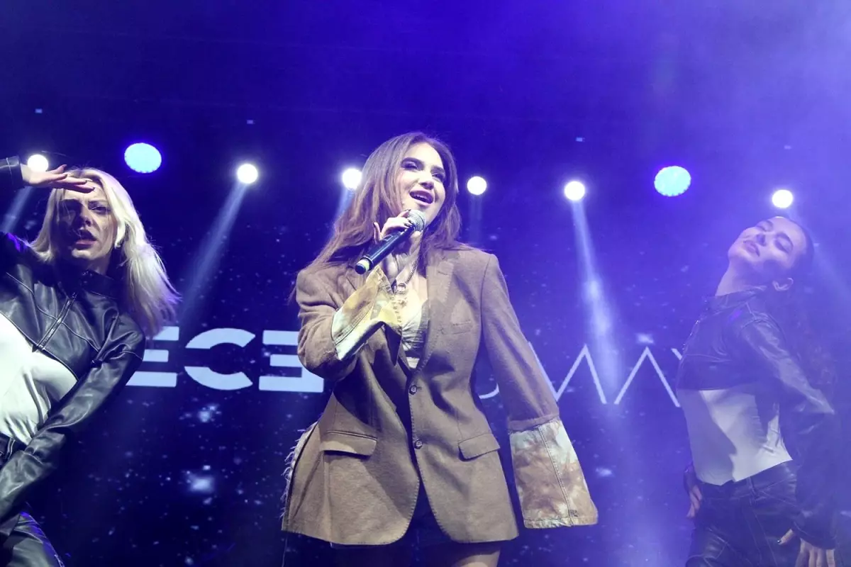 Kula Festivali’nde Ece Mumay Coşkusu