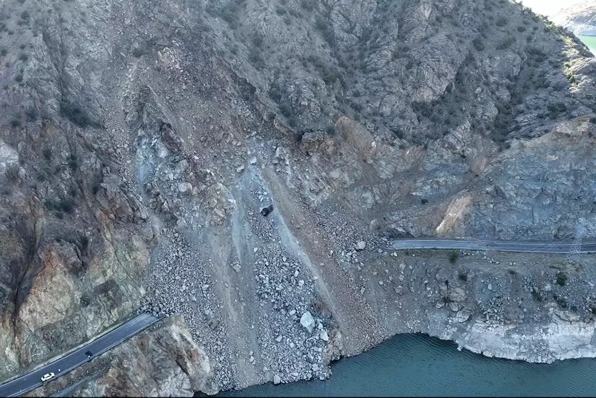 Yusufeli-Olur Yolunda Heyelan Çalışmaları Tamamlandı