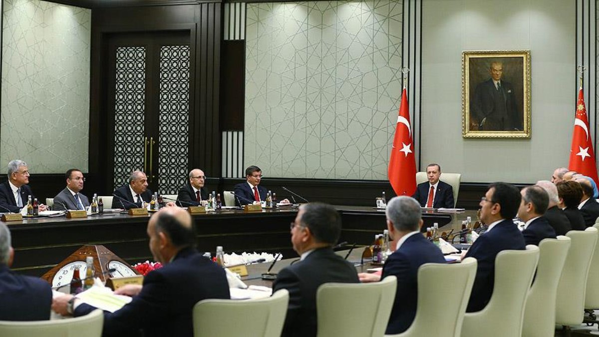 Özgür Özel’in ‘cunta’ açıklamasına bakanlardan tepki