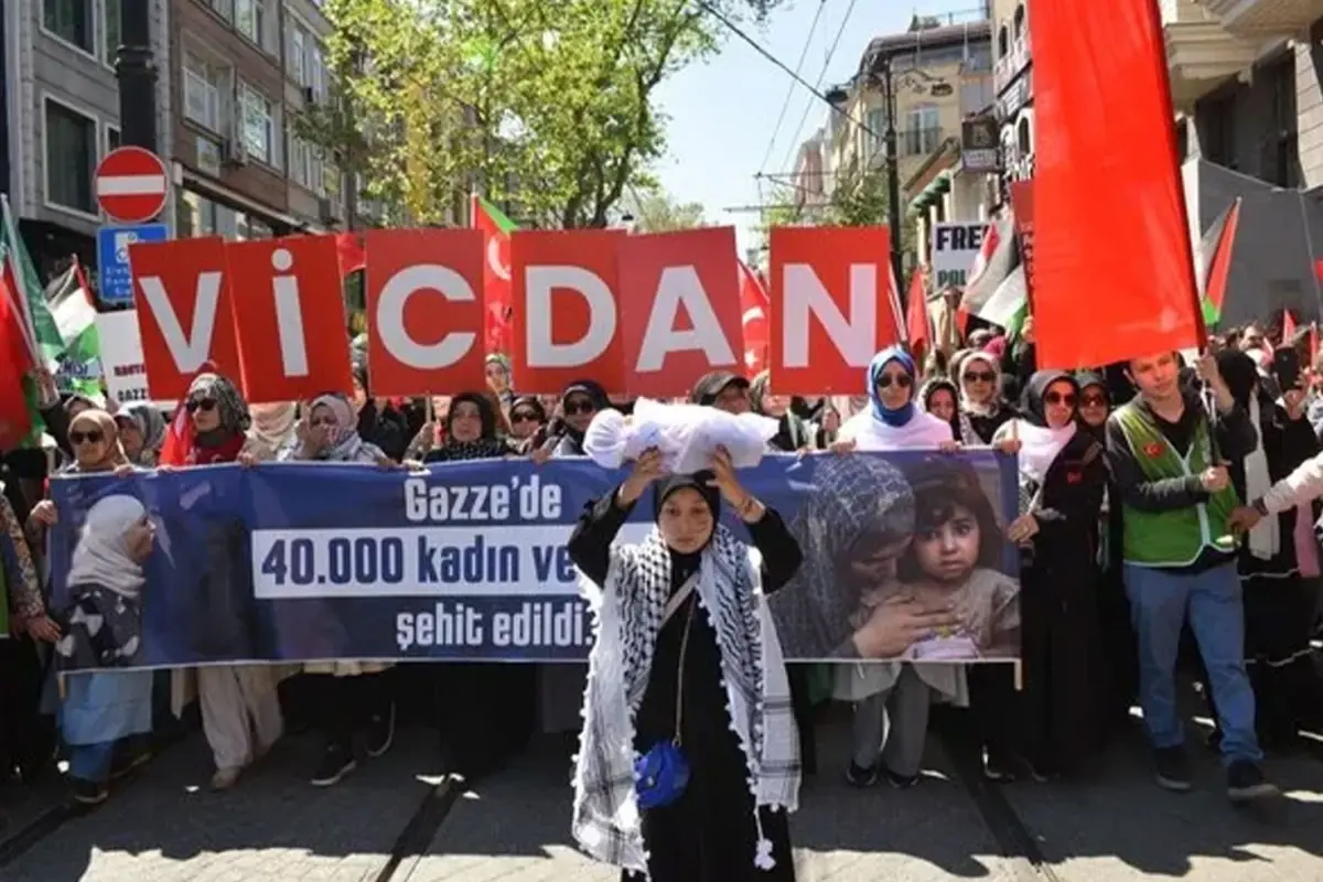 İstanbul Gazze için ayağa kalktı! Binlerce kişi Ayasofya’ya yürüdü